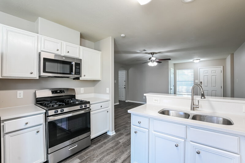 1,800/Mo, 21446 Wilona Way Houston, TX 77073 Kitchen View 2