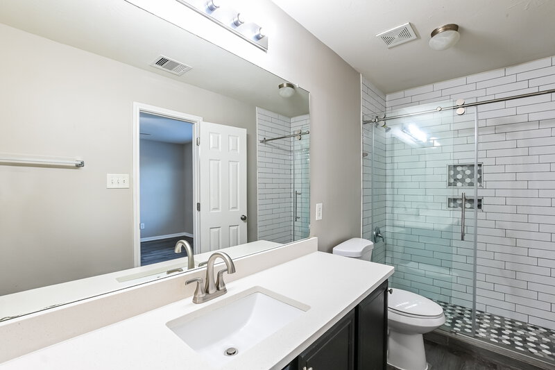 1,800/Mo, 21446 Wilona Way Houston, TX 77073 Bathroom View