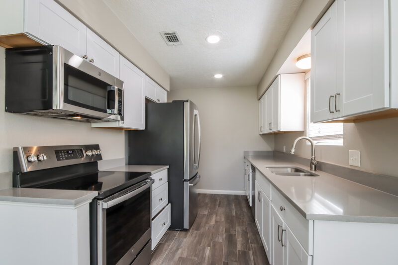 1,840/Mo, 510 Sea Anchor Way Crosby, TX 77532 Kitchen View