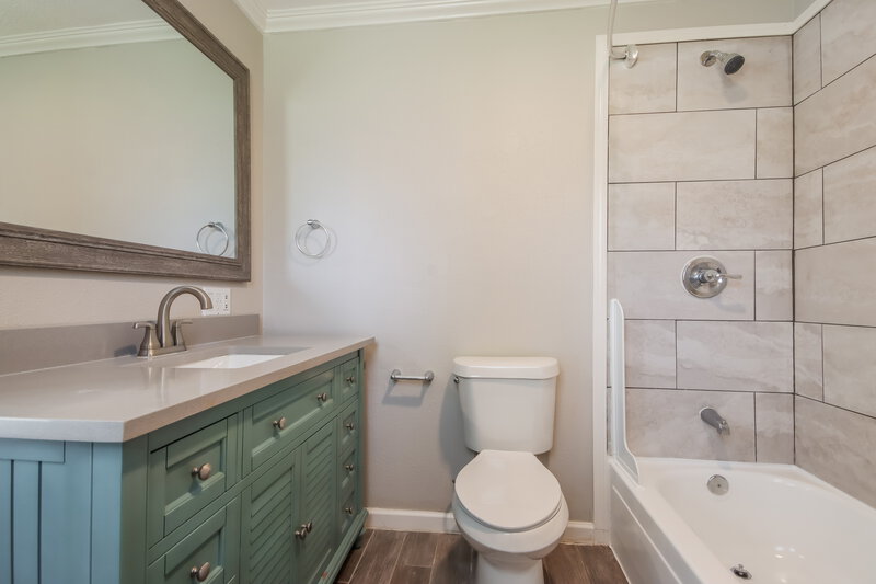 1,840/Mo, 510 Sea Anchor Way Crosby, TX 77532 Main Bathroom View