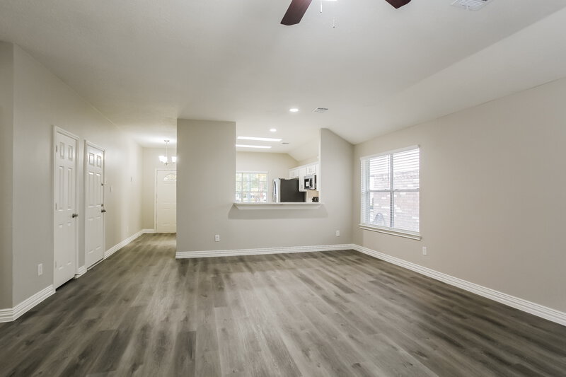1,815/Mo, 18627 Timbers Edge Dr Humble, TX 77346 Living Room View 2