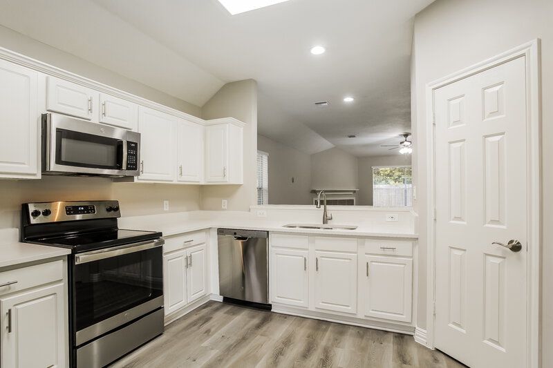 1,815/Mo, 18627 Timbers Edge Dr Humble, TX 77346 Kitchen View 2