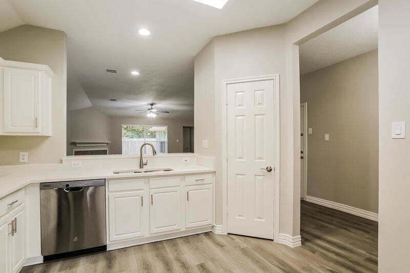 1,815/Mo, 18627 Timbers Edge Dr Humble, TX 77346 Kitchen View 3