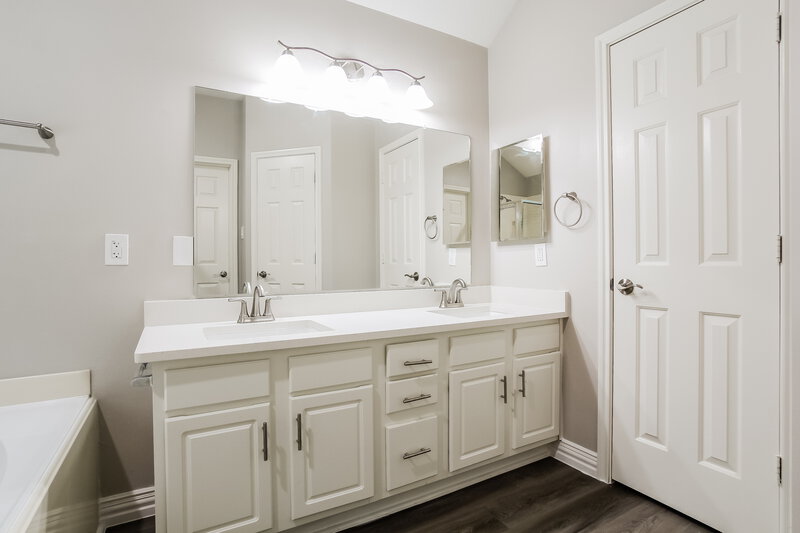 1,815/Mo, 18627 Timbers Edge Dr Humble, TX 77346 Main Bathroom View