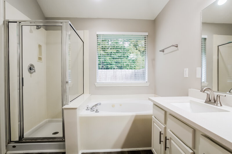 1,815/Mo, 18627 Timbers Edge Dr Humble, TX 77346 Main Bathroom View 2