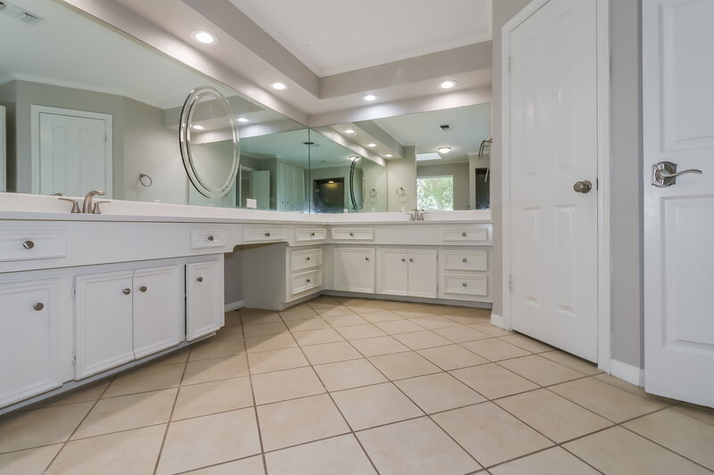 2,295/Mo, 928 Victoria Dr Richmond, TX 77469 Main Bathroom View