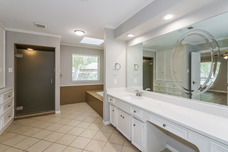 2,295/Mo, 928 Victoria Dr Richmond, TX 77469 Main Bathroom View 2
