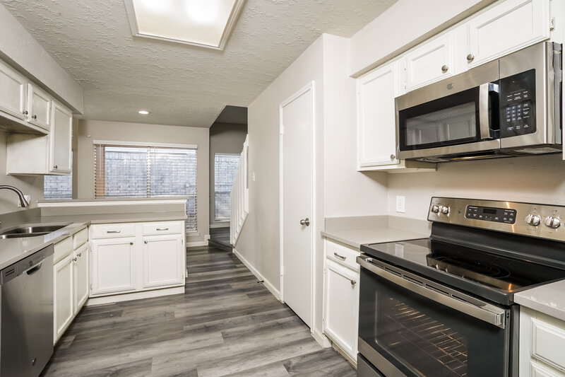1,775/Mo, 8726 E Rylander Cir Houston, TX 77071 Kitchen View