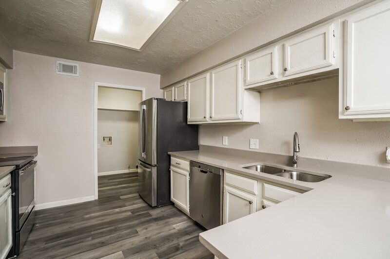 1,775/Mo, 8726 E Rylander Cir Houston, TX 77071 Kitchen View 2