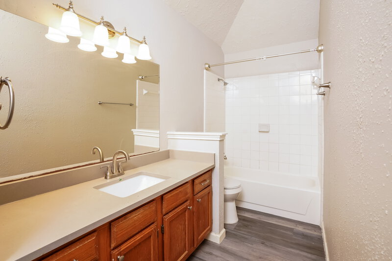 1,775/Mo, 8726 E Rylander Cir Houston, TX 77071 Bathroom View