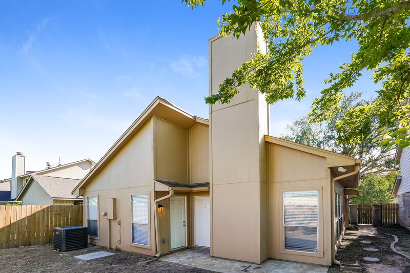 1,775/Mo, 8726 E Rylander Cir Houston, TX 77071 Rear View