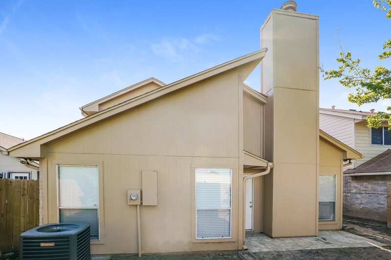 1,775/Mo, 8726 E Rylander Cir Houston, TX 77071 Rear View 2