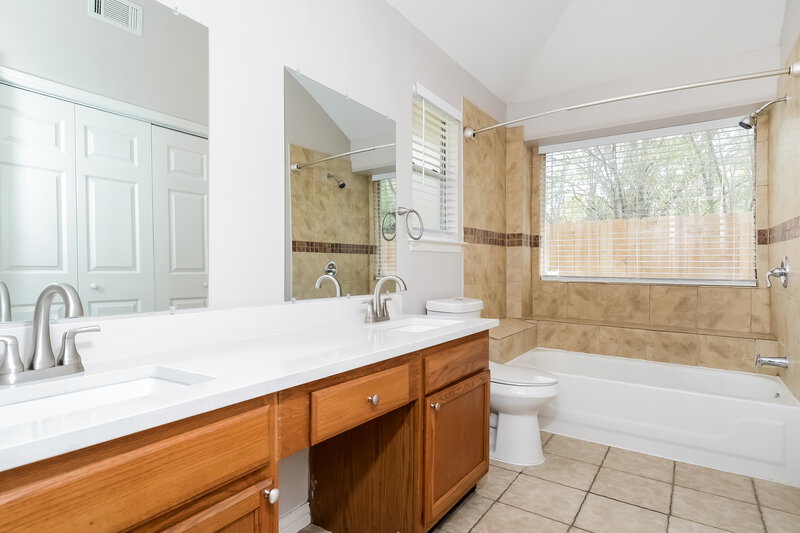 2,045/Mo, 4906 Temple Bell Dr Spring, TX 77388 Main Bathroom View