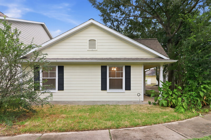 0/Mo, 15819 E Park Ct Houston, TX 77082 External View