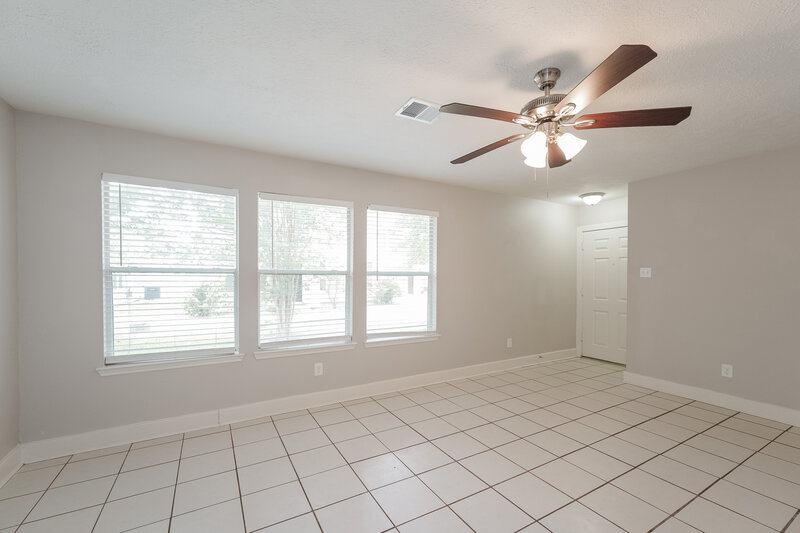 1,770/Mo, 15819 E Park Ct Houston, TX 77082 Living Room View