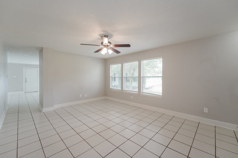 1,770/Mo, 15819 E Park Ct Houston, TX 77082 Living Room View 2