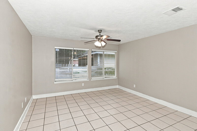 0/Mo, 15819 E Park Ct Houston, TX 77082 Living Room View 2