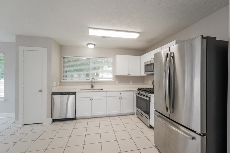 1,770/Mo, 15819 E Park Ct Houston, TX 77082 Kitchen View 2