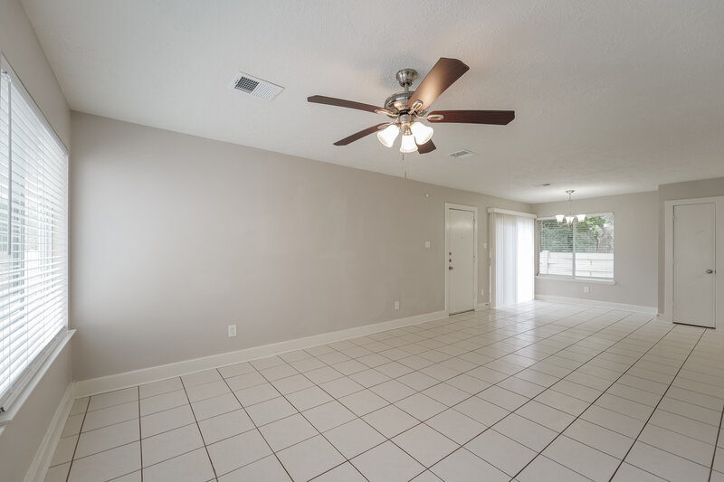 1,770/Mo, 15819 E Park Ct Houston, TX 77082 Family Room View