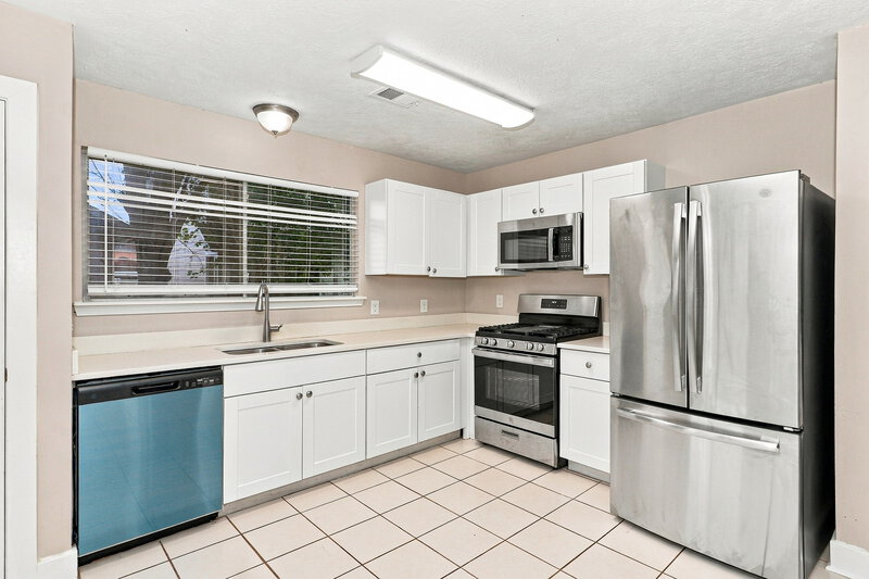 0/Mo, 15819 E Park Ct Houston, TX 77082 Kitchen View 2