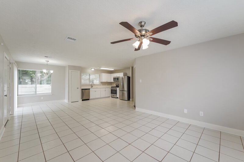 1,770/Mo, 15819 E Park Ct Houston, TX 77082 Family Room View 2