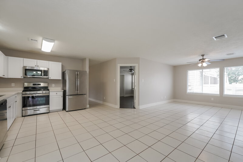 1,770/Mo, 15819 E Park Ct Houston, TX 77082 Family Room View 3