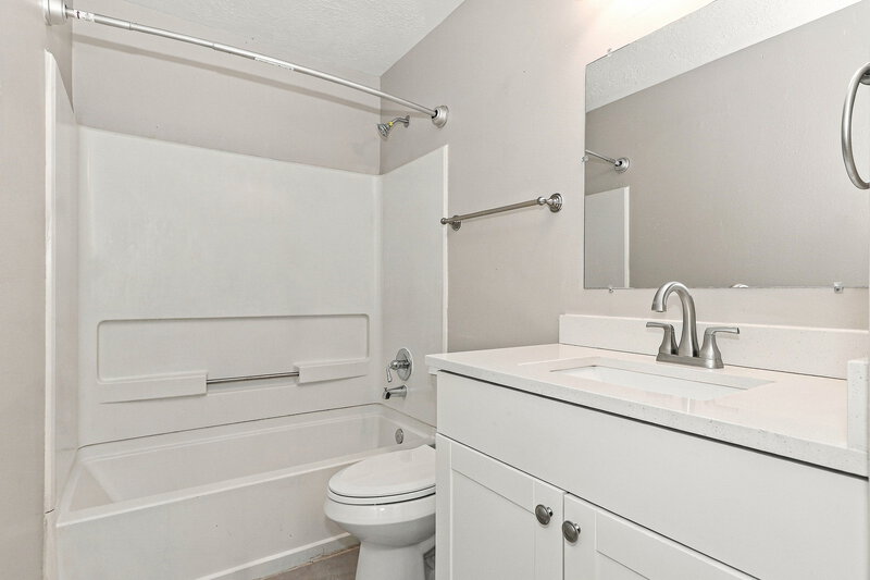 0/Mo, 15819 E Park Ct Houston, TX 77082 Bathroom View