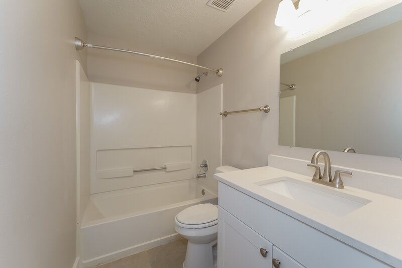 1,770/Mo, 15819 E Park Ct Houston, TX 77082 Bathroom View