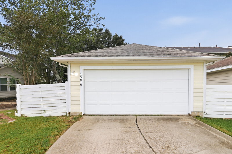0/Mo, 15819 E Park Ct Houston, TX 77082 Rear View