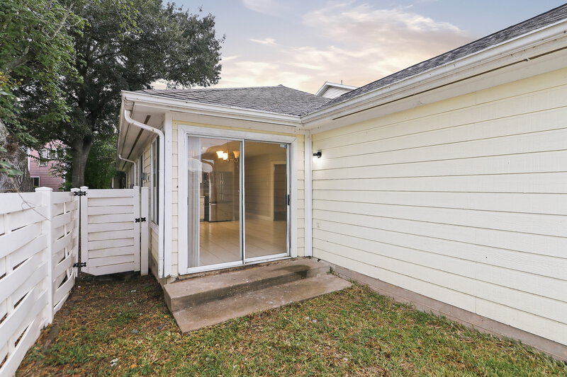 0/Mo, 15819 E Park Ct Houston, TX 77082 Backyard View