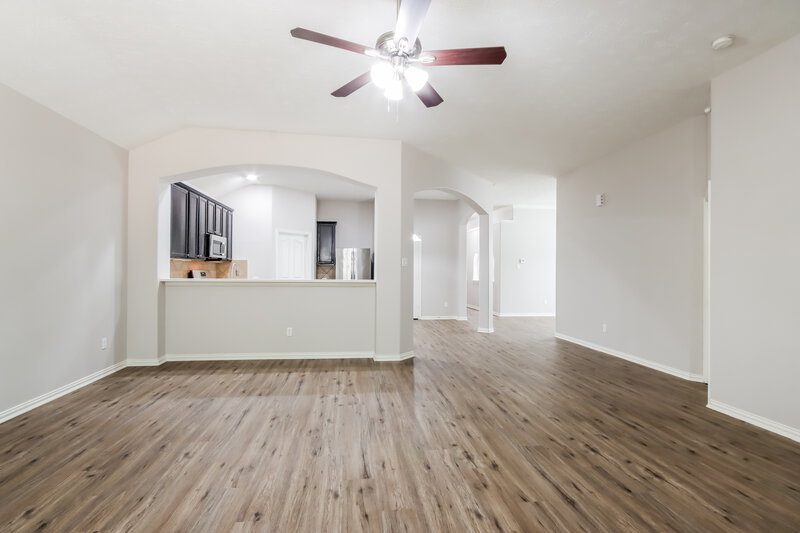 2,180/Mo, 24010 Clipper Hill Ln Spring, TX 77373 Living Room View 2