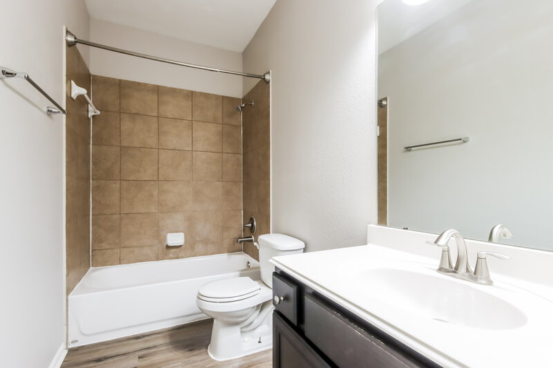2,180/Mo, 24010 Clipper Hill Ln Spring, TX 77373 Bathroom View