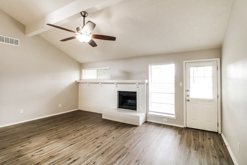 2,105/Mo, 5614 Countryaire St League City, TX 77573 Living Room View