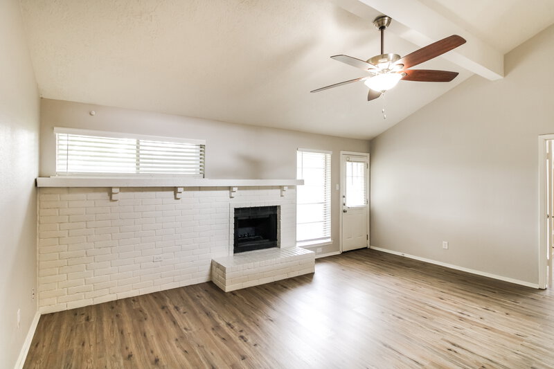 2,105/Mo, 5614 Countryaire St League City, TX 77573 Living Room View 2