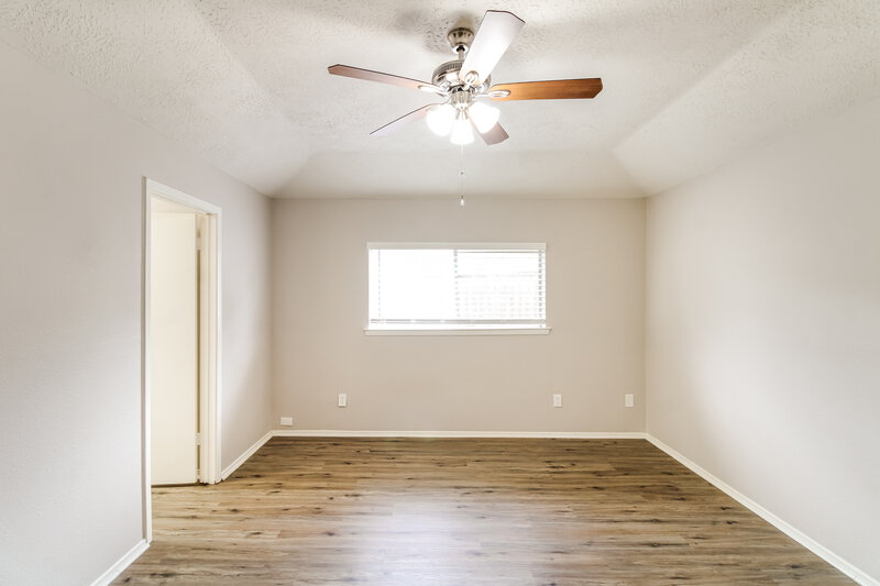 2,105/Mo, 5614 Countryaire St League City, TX 77573 Main Bedroom View