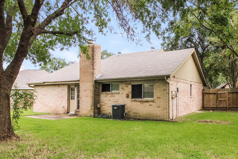 2,105/Mo, 5614 Countryaire St League City, TX 77573 Rear View 2
