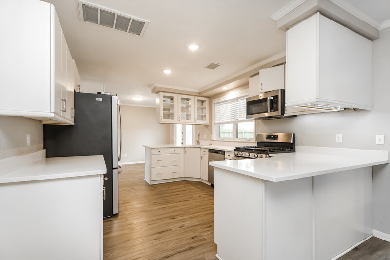 2,510/Mo, 9330 Wandsworth Dr Spring, TX 77379 Kitchen View 2