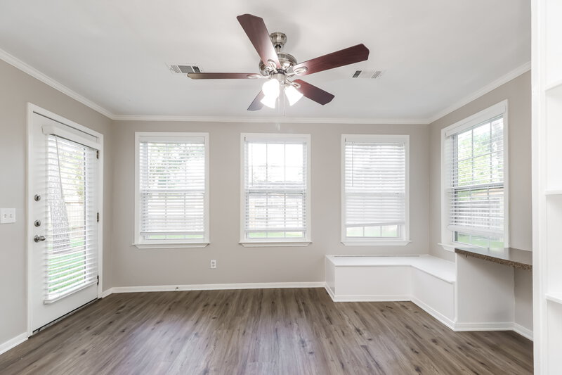 2,510/Mo, 9330 Wandsworth Dr Spring, TX 77379 Office View