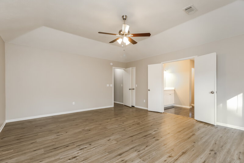 2,510/Mo, 9330 Wandsworth Dr Spring, TX 77379 Main Bedroom View 2