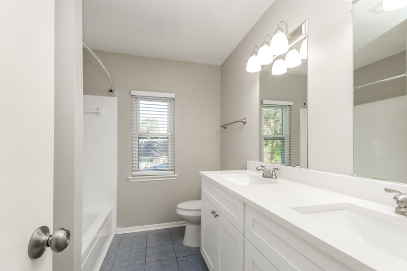 2,510/Mo, 9330 Wandsworth Dr Spring, TX 77379 Bathroom View