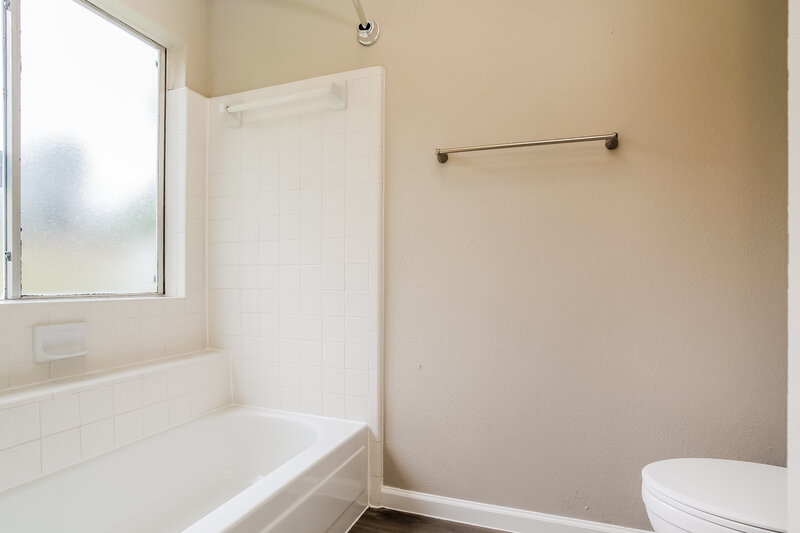 1,875/Mo, 2411 Summer Spring Dr Spring, TX 77373 Main Bathroom View