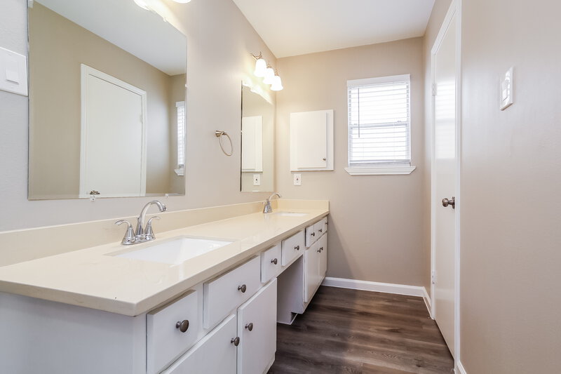 1,875/Mo, 2411 Summer Spring Dr Spring, TX 77373 Main Bathroom View 2