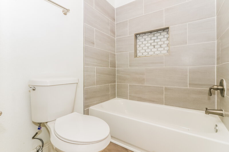 1,545/Mo, 4515 Quailgate Dr Spring, TX 77373 Main Bathroom View