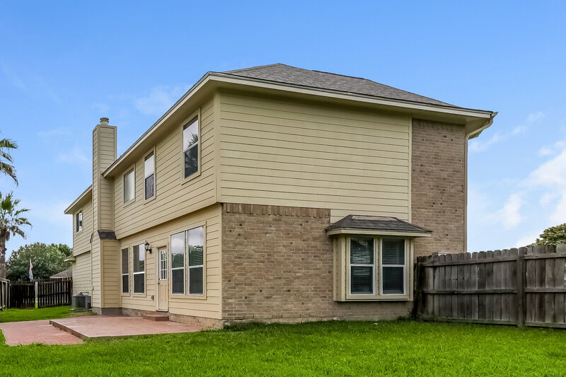2,155/Mo, 993 Oak Lynn Dr Willis, TX 77378 Rear View