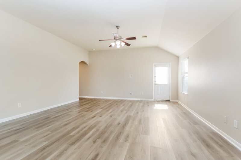 1,805/Mo, 1110 Shadow Glenn Dr Conroe, TX 77301 Living Room View