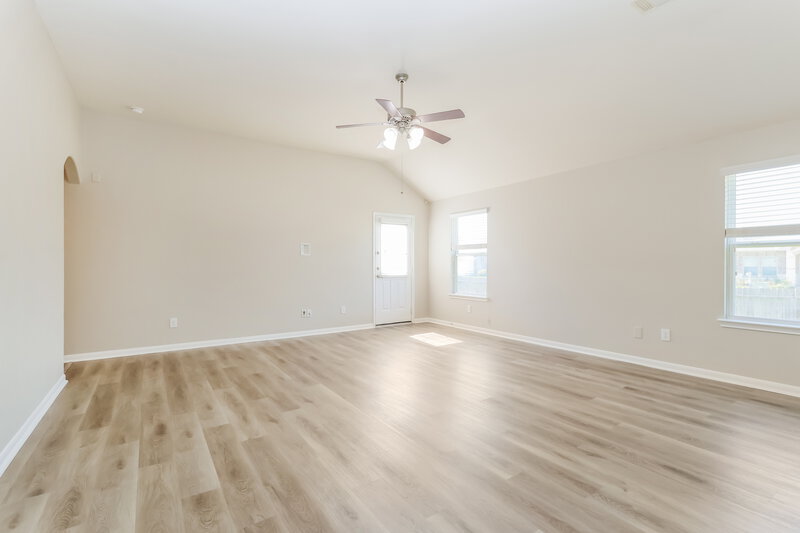 1,805/Mo, 1110 Shadow Glenn Dr Conroe, TX 77301 Living Room View 2