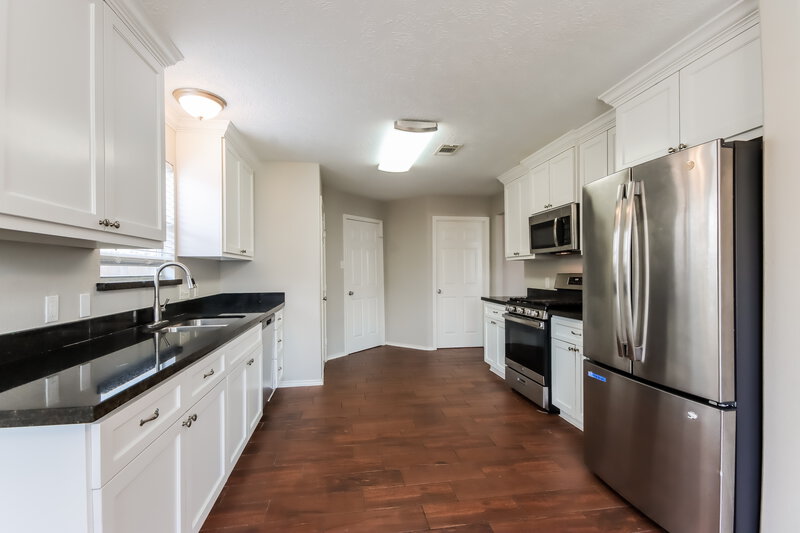 3,270/Mo, 15026 August Sunset Dr Humble, TX 77396 Kitchen View