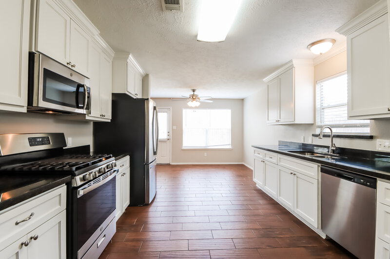 3,270/Mo, 15026 August Sunset Dr Humble, TX 77396 Kitchen View 2