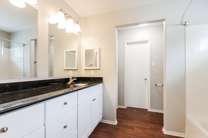 3,270/Mo, 15026 August Sunset Dr Humble, TX 77396 Main Bathroom View
