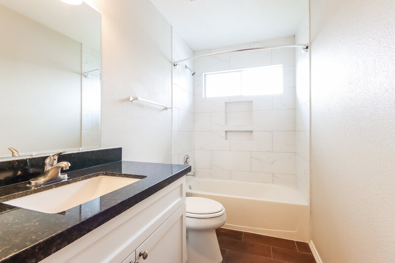 3,270/Mo, 15026 August Sunset Dr Humble, TX 77396 Bathroom View 2